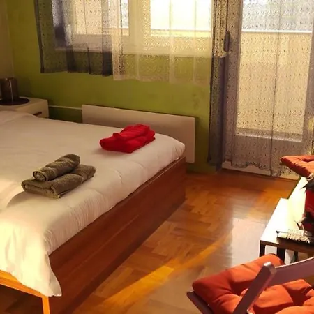 Ping Apartment *